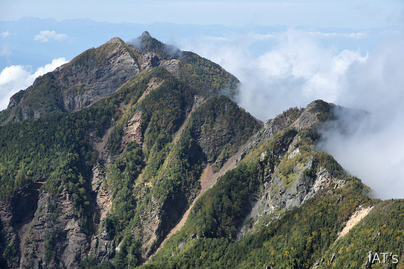 駒津峰北東稜線から見た鋸岳