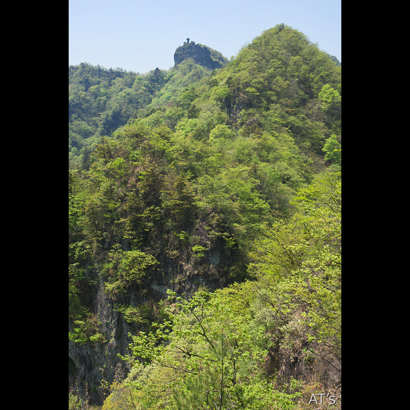 御岳付近から見た丁須の頭へ続く御岳稜線／裏妙義