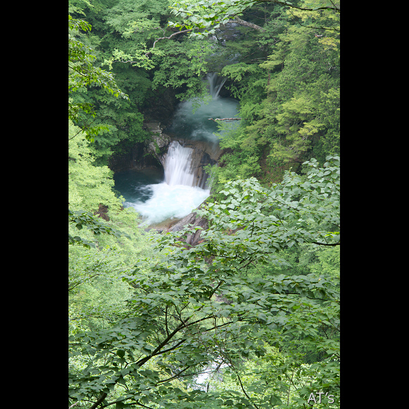 軌道跡歩道から見た七ツ釜五段の滝／西沢渓谷