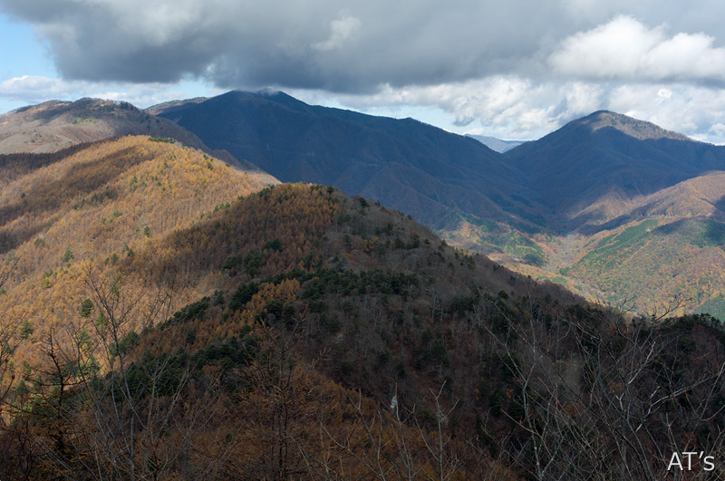 滝子山から見た大蔵高丸と黒岳、雁ヶ腹摺山／大菩薩嶺と周辺の山