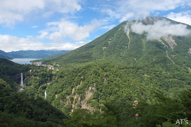 明智平から見た男体山と華厳の滝／大谷川流域の滝