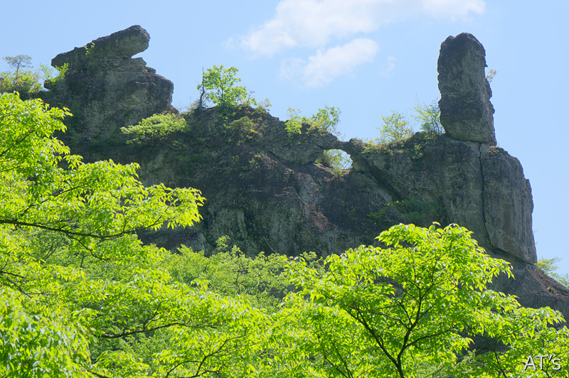 第四石門から見た大砲岩とゆるぎ岩／妙義山石門、奇岩群
