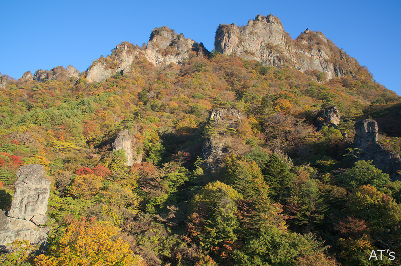 轟岩から見た金洞山／妙義山石門、奇岩群