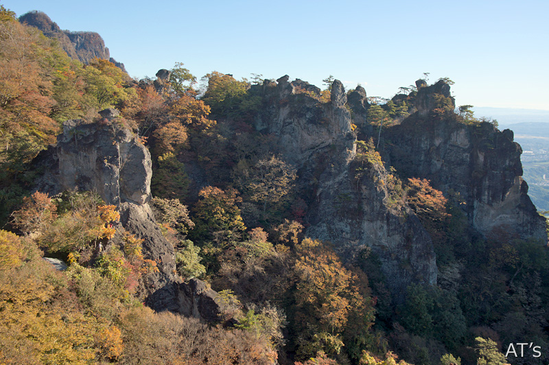 見晴台から見た大砲岩付近の奇岩群／妙義山石門、奇岩群