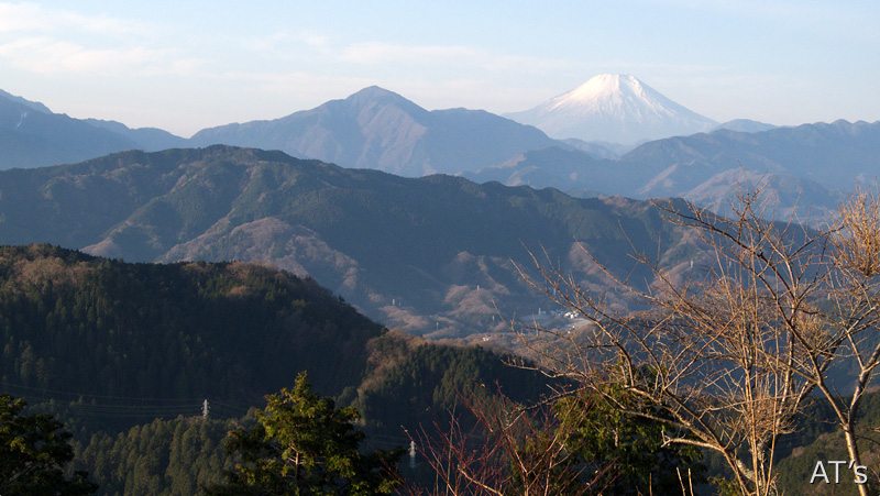 高尾山頂から見た富士山／奥高尾
