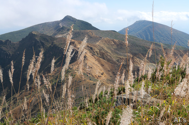 鉄山から見た安達太良山と和尚山