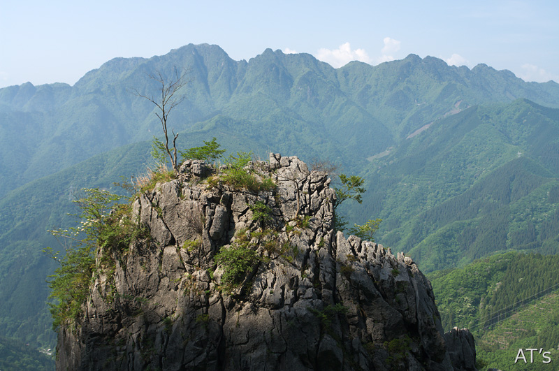 ローソク岩と両神山／二子山