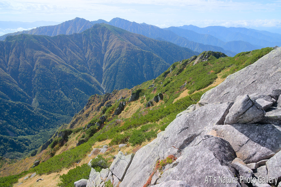 三ノ沢岳山頂直下から見た中央アルプス主稜線／三ノ沢岳／長野