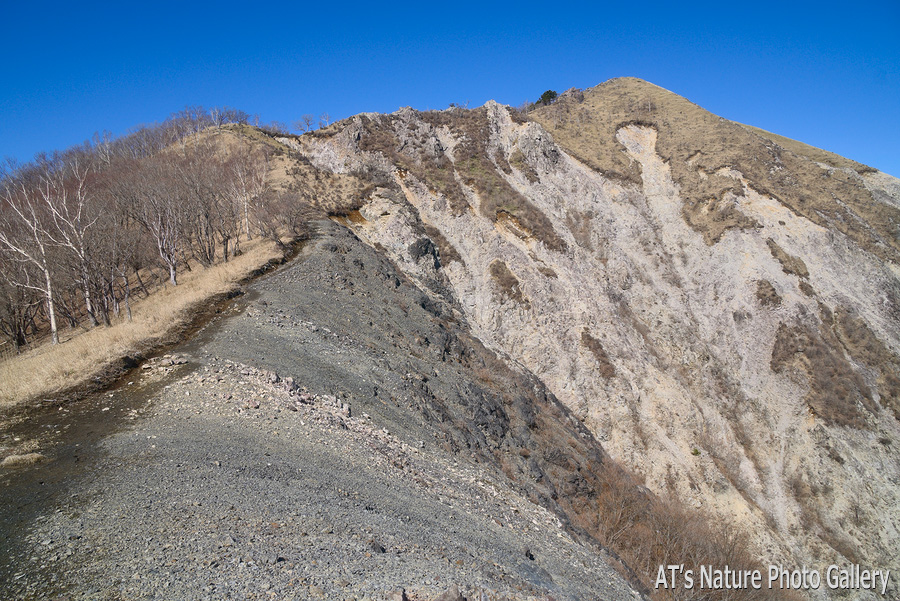 1539m岩稜西側から見た波平ピーク／中倉山、沢入山／栃木