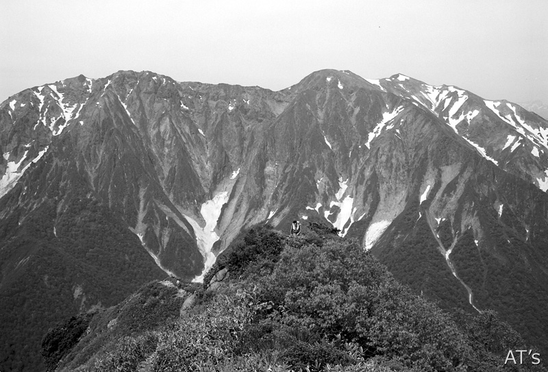 白毛門から見た谷川岳、一ノ倉岳、茂倉岳
